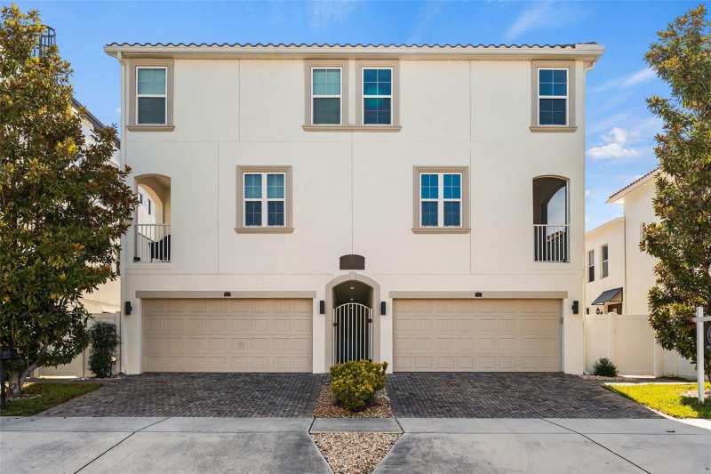 3 bedroom Townhouse at 404 S Melville Avenue #4, 404 S Melville Twnhms, Tampa — photo 1