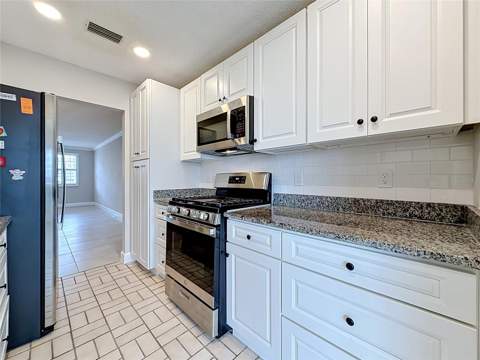 6025 Shore Boulevard #106, Gulfport FL - photo 18 of 74