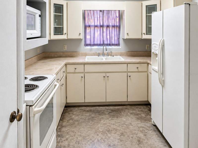 3 bedroom Single Family Residence at 540 Sharon Circle, Port Charlotte Sec 004, Port Charlotte — photo 3