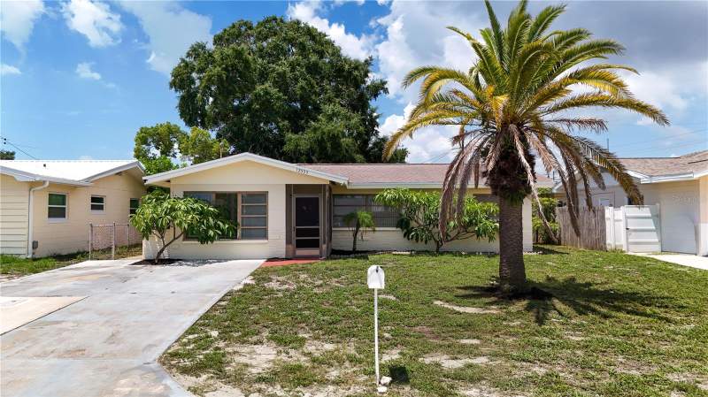 3 bedroom Single Family Residence at 12535 79th Avenue, Boca Ciega Ridge Sub, Seminole — photo 2