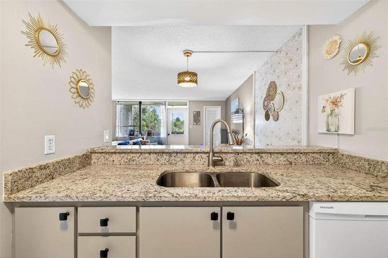 1 bedroom Condominium at 2614 Cove Cay Drive #405, Cove Cay 26-14 Village I, Clearwater — photo 4