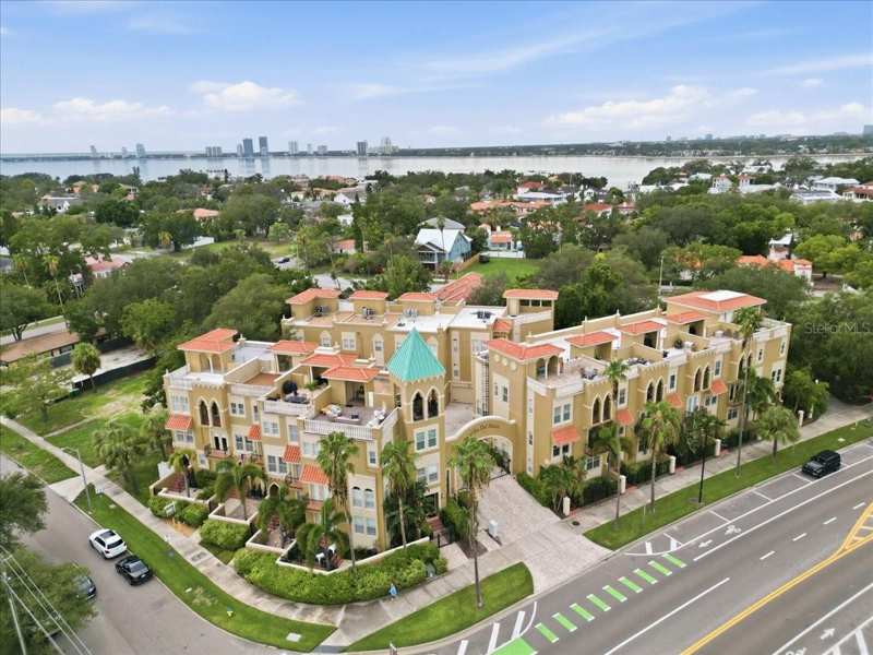 3 bedroom Townhouse at 114 E Davis Boulevard #8, Villa Del Mare Twnhms, Tampa — photo 1