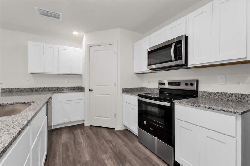 3 bedroom Single Family Residence at 1040 Sherwin Street, Port Charlotte Sec 029, Port Charlotte — photo 5