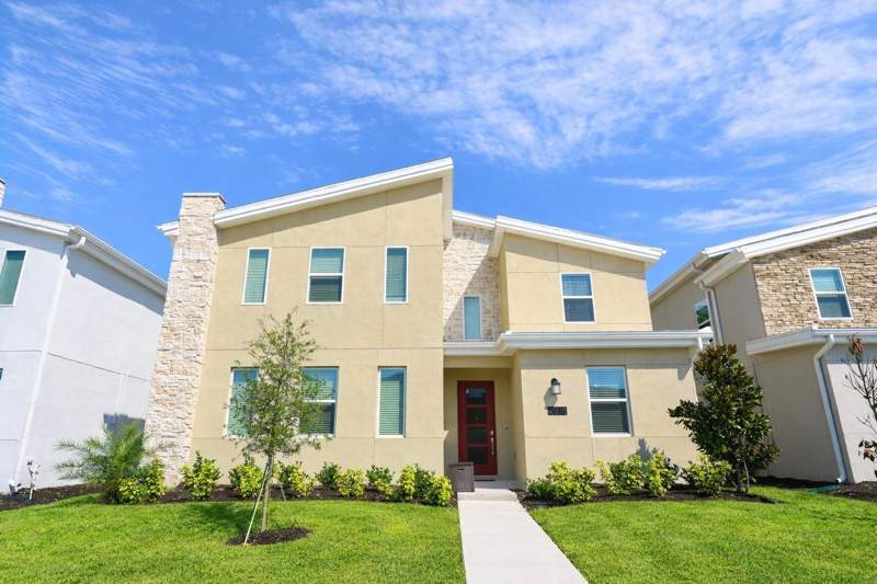 2956 PENELOPE LOOP home for sale in Cove Storey Lake