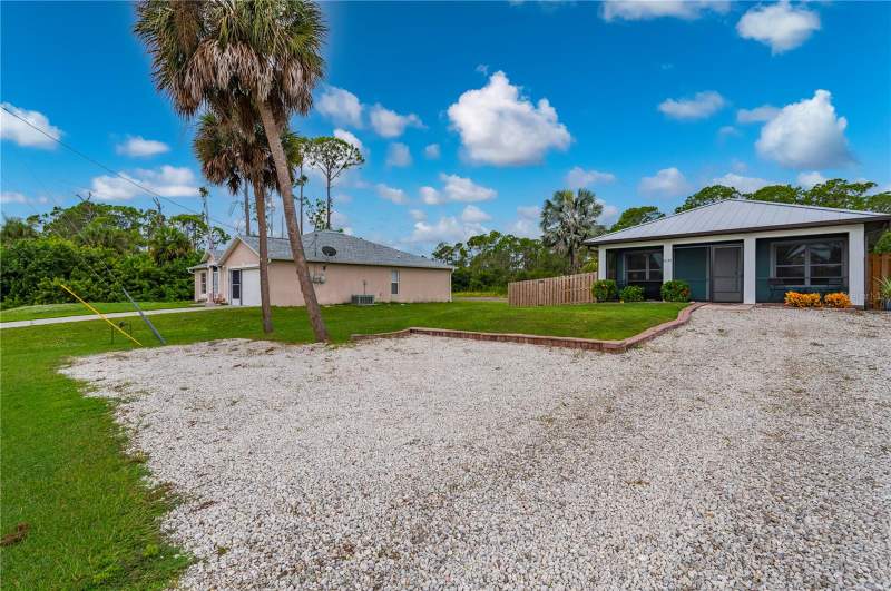 1 bedroom Single Family Residence at 1027 Campbell Street, Port Charlotte Sec55, Port Charlotte — photo 3