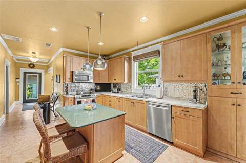 4304 N Marguerite Street, Tampa FL - photo 9 of 27