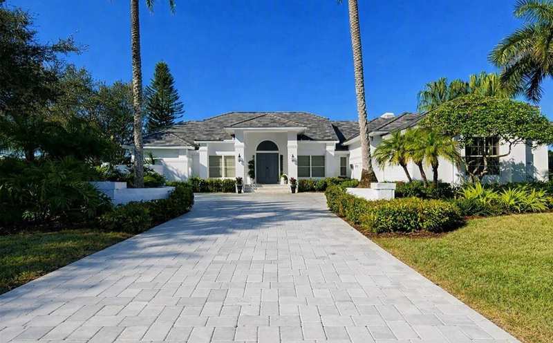 4 bedroom Single Family Residence at 447 E Macewen Drive, Oaks 2 Ph 4, Osprey — photo 1