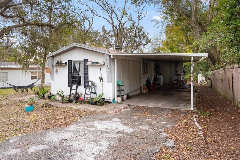 2 bedroom Manufactured Home at 2109 Hialeah Avenue, Indian Hill, Leesburg — photo 3