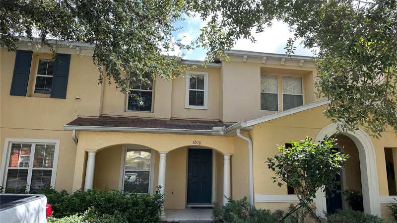 2 bedroom Townhouse at 6918 Hawthorne Trace Lane, St Charles Place Ph 2, Riverview — photo 1