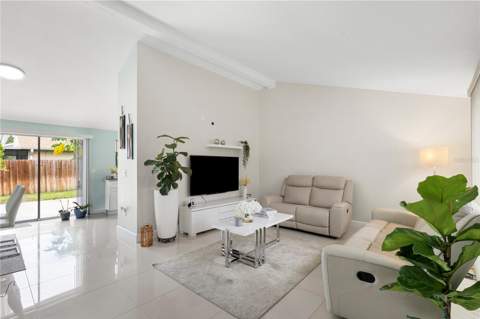 10112 Enchanted Oaks Court, Tampa FL - photo 17 of 36