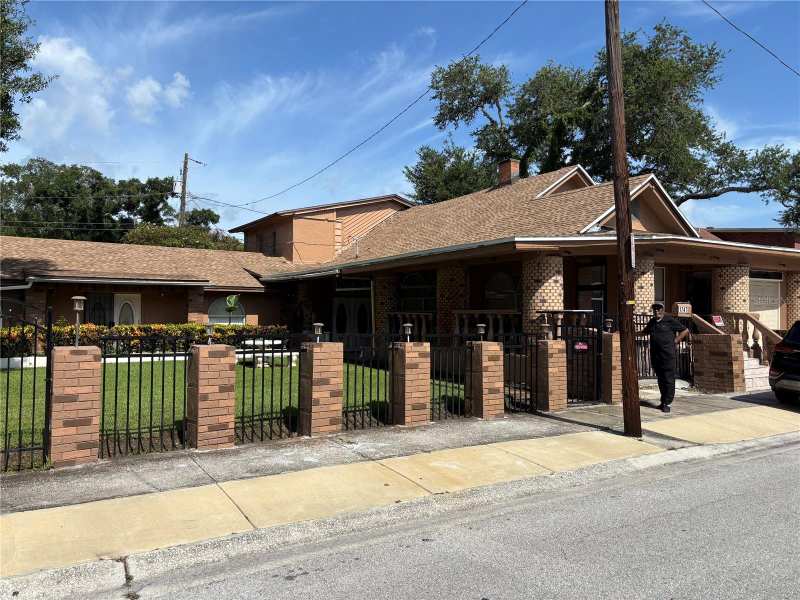 4 bedroom Single Family Residence at 1747 Youval Court, Elder Sub, St Petersburg — photo 1