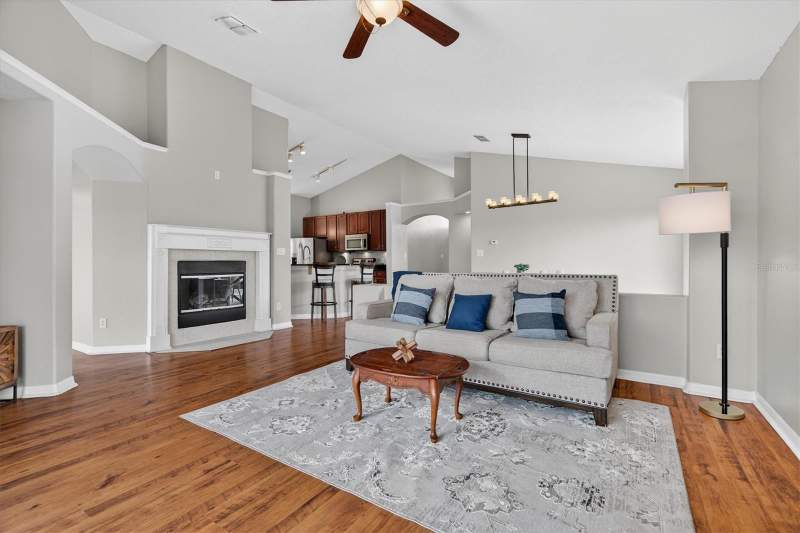 4 bedroom Single Family Residence at 19500 Glen Elm Way, Reserve At Wedgefield, Orlando — photo 5