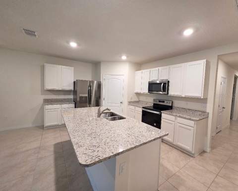 5268 Greenheart Avenue, Mount Dora FL - photo 7 of 36