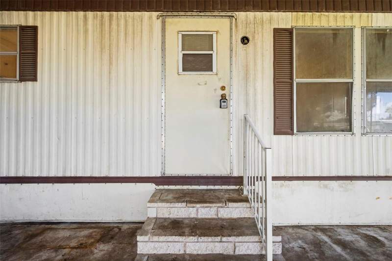 2 bedroom Manufactured Home at 6322 New York Street, Florida Trailer Estates, Zephyrhills — photo 3