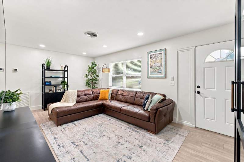 2 bedroom Single Family Residence at 2048 Jefferson Avenue, Dunedin Isles Country Club Sec A, Dunedin — photo 4