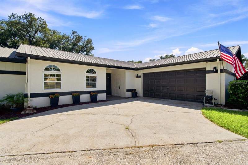 3 bedroom Single Family Residence at 7233 Woodbrook Drive, Woodbriar West, Tampa — photo 3