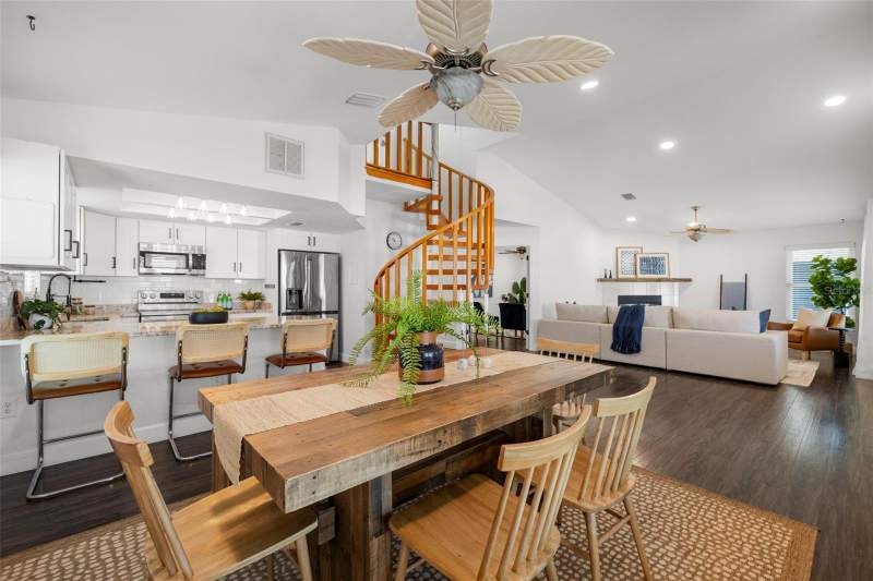3 bedroom Single Family Residence at 247 126th Avenue, Treasures Of Capri Sub, Treasure Island — photo 5