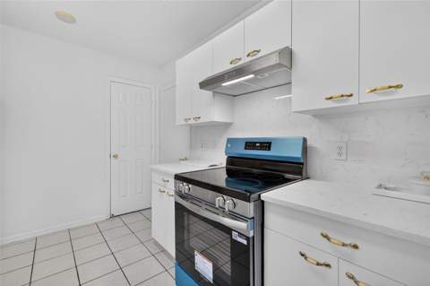 954 Avalon Avenue, Lady Lake FL - photo 8 of 58