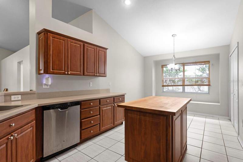 5 bedroom Single Family Residence at 10420 Springrose Drive, Westchase Section 115, Tampa — photo 4