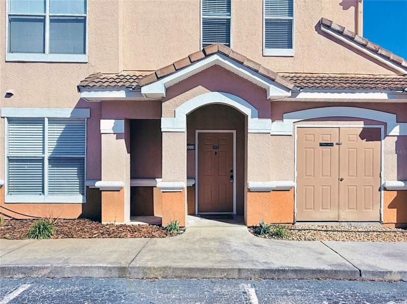 2 bedroom Condominium at 18013 Villa Creek Drive, The Villas Condo, Tampa — photo 2