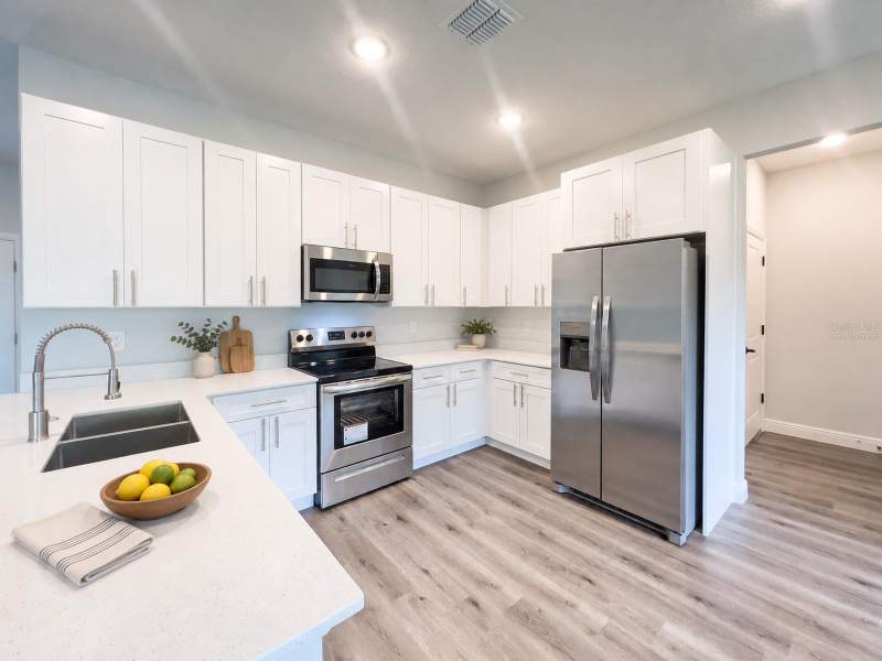 4 bedroom Single Family Residence at 979 East Parkway, Daytona Park Estates Sec D, Deland — photo 3