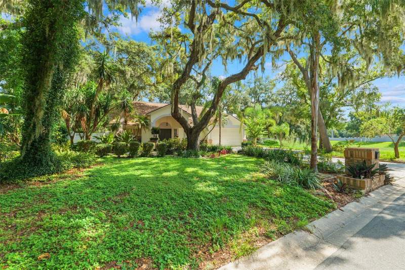 4 bedroom Single Family Residence at 2770 Buckhorn Oaks Drive, Buckhorn Oaks Unit 1, Valrico — photo 4