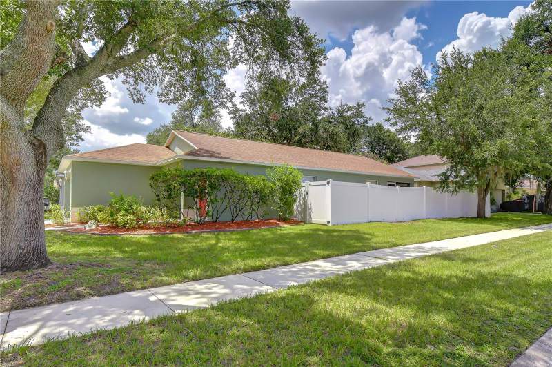 3 bedroom Single Family Residence at 8736 Morrison Oaks Court, Bridgeford Oaks Ph 2, Temple Terrace — photo 4