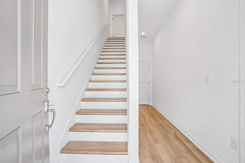 3 bedroom Townhouse at 12729 Avalon Lake Drive, Avalon Park Orlando, Orlando — photo 2
