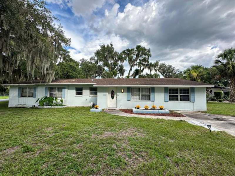 4 bedroom Single Family Residence at 1020 Cottonwood Street, Leesburg Lake Forest Unit 01, Leesburg — photo 1