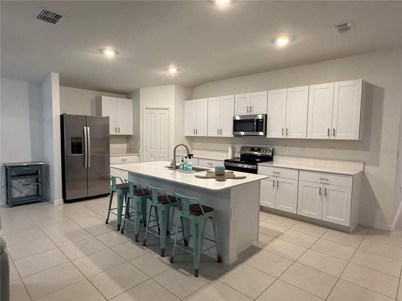 4 bedroom Single Family Residence at 13038 Calcite Blue Avenue, Balm Grove West, Wimauma — photo 2