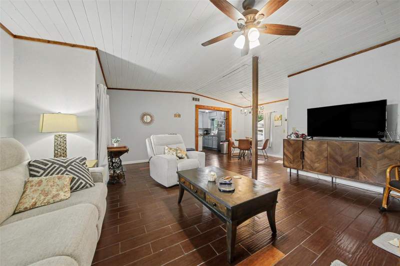 2 bedroom Single Family Residence at 231 E 1st Street, North Chuluota, Chuluota — photo 5