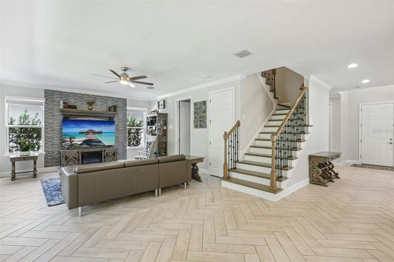 5 bedroom Single Family Residence at 9085 Spruce Creek Circle, The Sanctuary At Oak Creek, Riverview — photo 4