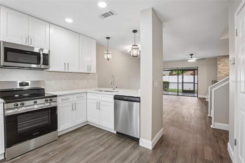 2 bedroom Townhouse at 717 Oak Park Place, Oak Park Twnhms, Brandon — photo 4