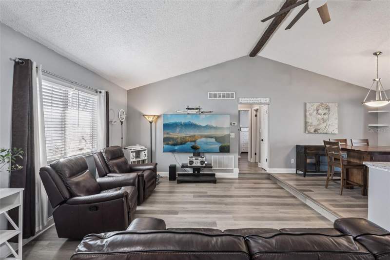 3 bedroom Single Family Residence at 8125 Britt Drive, East Orlando Sec 06, Orlando — photo 2