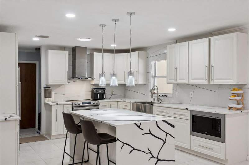 5 bedroom Single Family Residence at 1756 Tanglewood Drive, Forest Unit 1, Kissimmee — photo 2