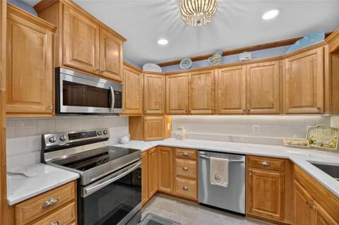 1516 New Bedford Drive, Sun City Center FL - photo 19 of 90