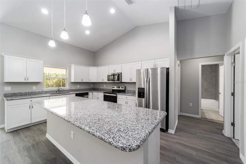 4 bedroom Single Family Residence at 3617 SW Breezy Point Dr, Rainbow Lakes Estate, Dunnellon — photo 3