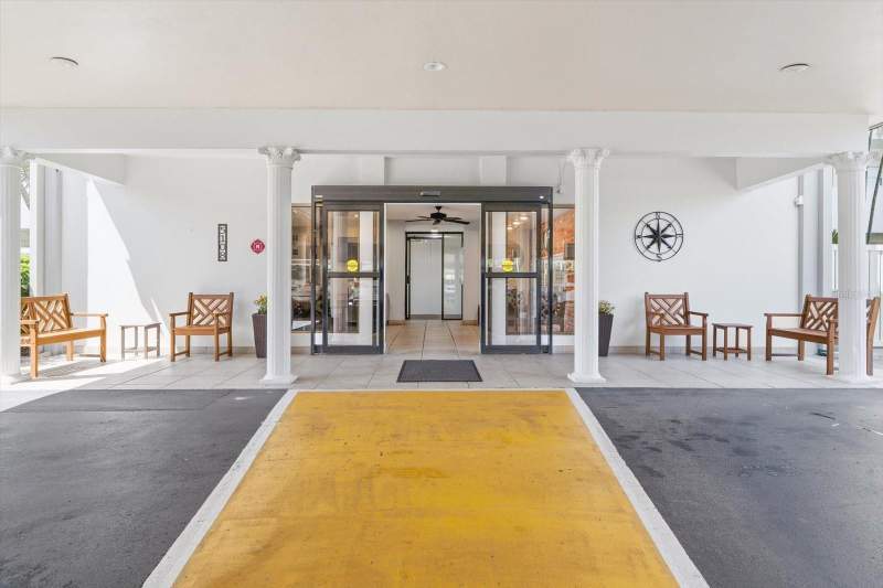 2 bedroom Condominium at 5108 Brittany Drive #607, Bayway Isles Point Brittany Two, St Petersburg — photo 2