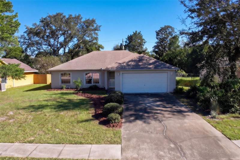 3 bedroom Single Family Residence at 1377 Azora Drive, Deltona Lakes Unit 7, Deltona — photo 2