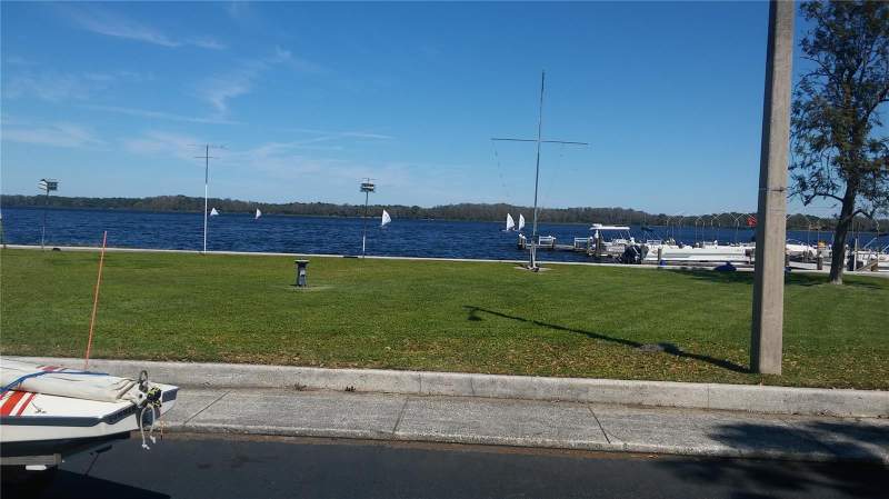 2 bedroom Mobile Home at 61 Harbor Way #22, Lake Tarpon Mobile Home Village, Palm Harbor — photo 3