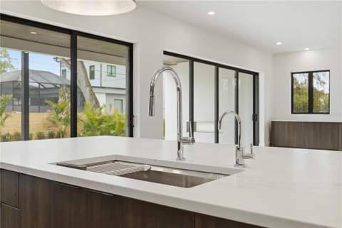 2517 N Riverside Dr, Tampa FL - photo 14 of 67
