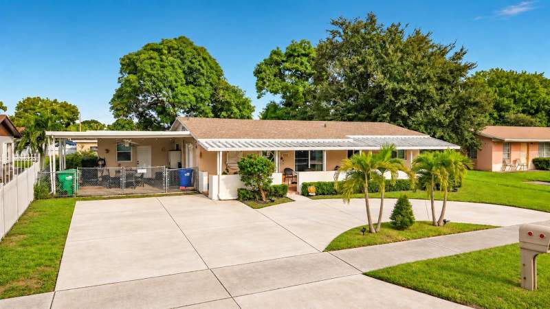 4 bedroom Single Family Residence at 19731 NW 33rd Avenue, Leslie Estates Sec 11, Miami Gardens — photo 2