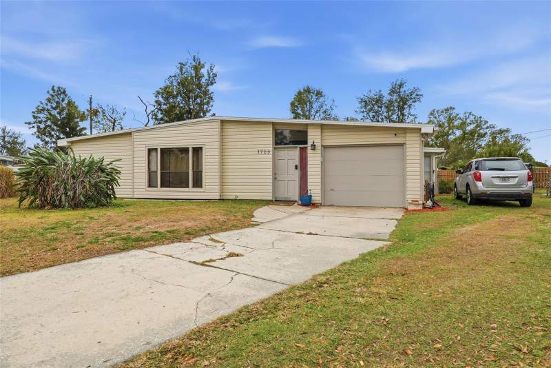 4 bedroom Single Family Residence at 1709 Carnegie Circle, Clair Mel City Unit 9, Tampa — photo 3