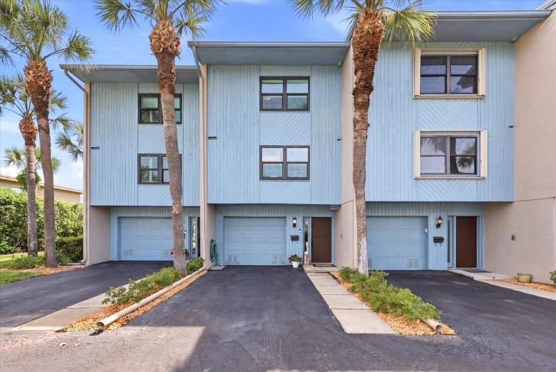 2 bedroom Townhouse at 11835 3rd Street, Capri Landings Condo, Treasure Island — photo 4