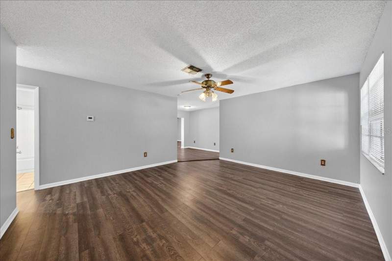 4 bedroom Single Family Residence at 10202 56th Street, Pine Haven II, Pinellas Park — photo 5