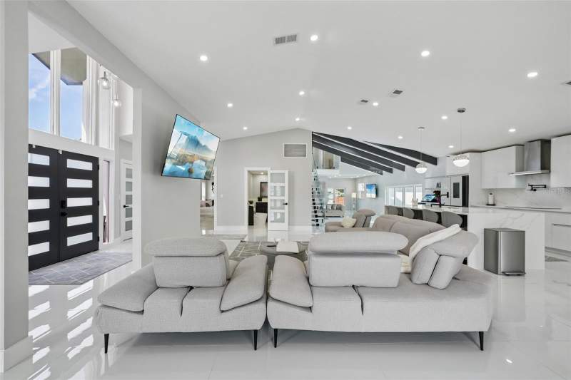 3 bedroom Single Family Residence at 5201 HUNTINGTON STREET, SHORE ACRES EDGEWATER SEC BLKS 7 8 9 10 11 12 & 16, ST PETERSBURG — photo 4