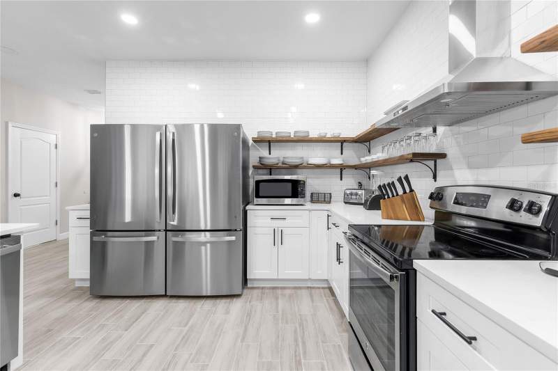 8 bedroom Single Family Residence at 1406 Wexford Way, Stoneybrook South Ph 1, Davenport — photo 4