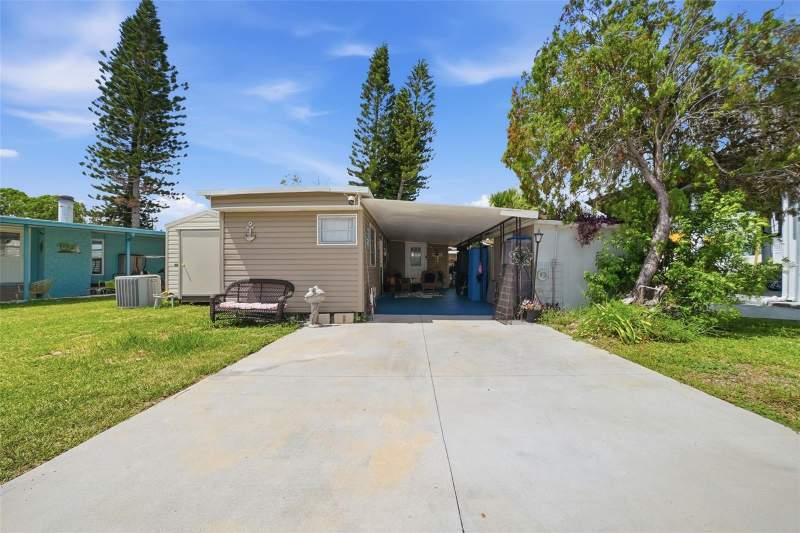 2 bedroom Mobile Home at 6439 Tower Drive, Signal Cove, Hudson — photo 2