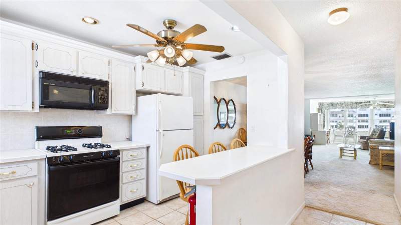 2 bedroom Condominium at 6025 Shore Boulevard #303, Town Shores Of Gulfport, Gulfport — photo 3