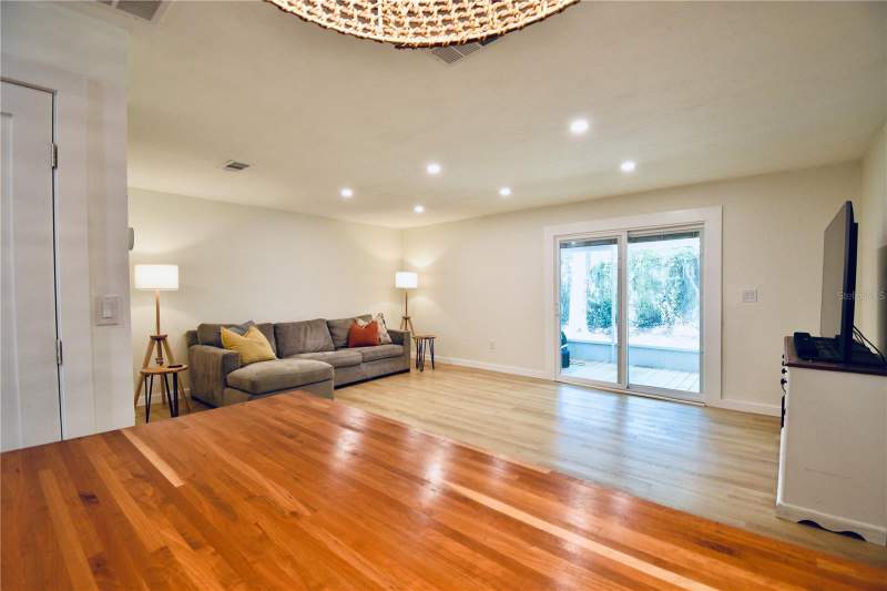 3 bedroom Single Family Residence at 2000 SW 11th Terrace, Kirkwood West Clinch Grnt, Gainesville — photo 5